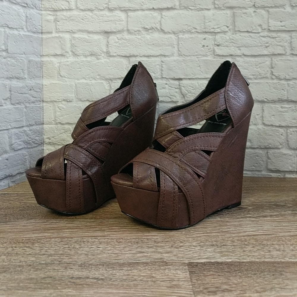 Penny loves Kenny Brown Strappy Wedges